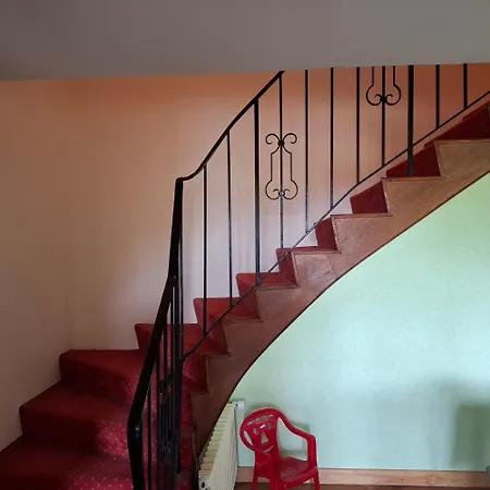 La Maison Chaleureuse Et Reposante De Perignat *